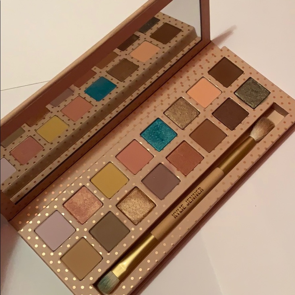 Kylie Cosmetics Take Me on Vacation Palette